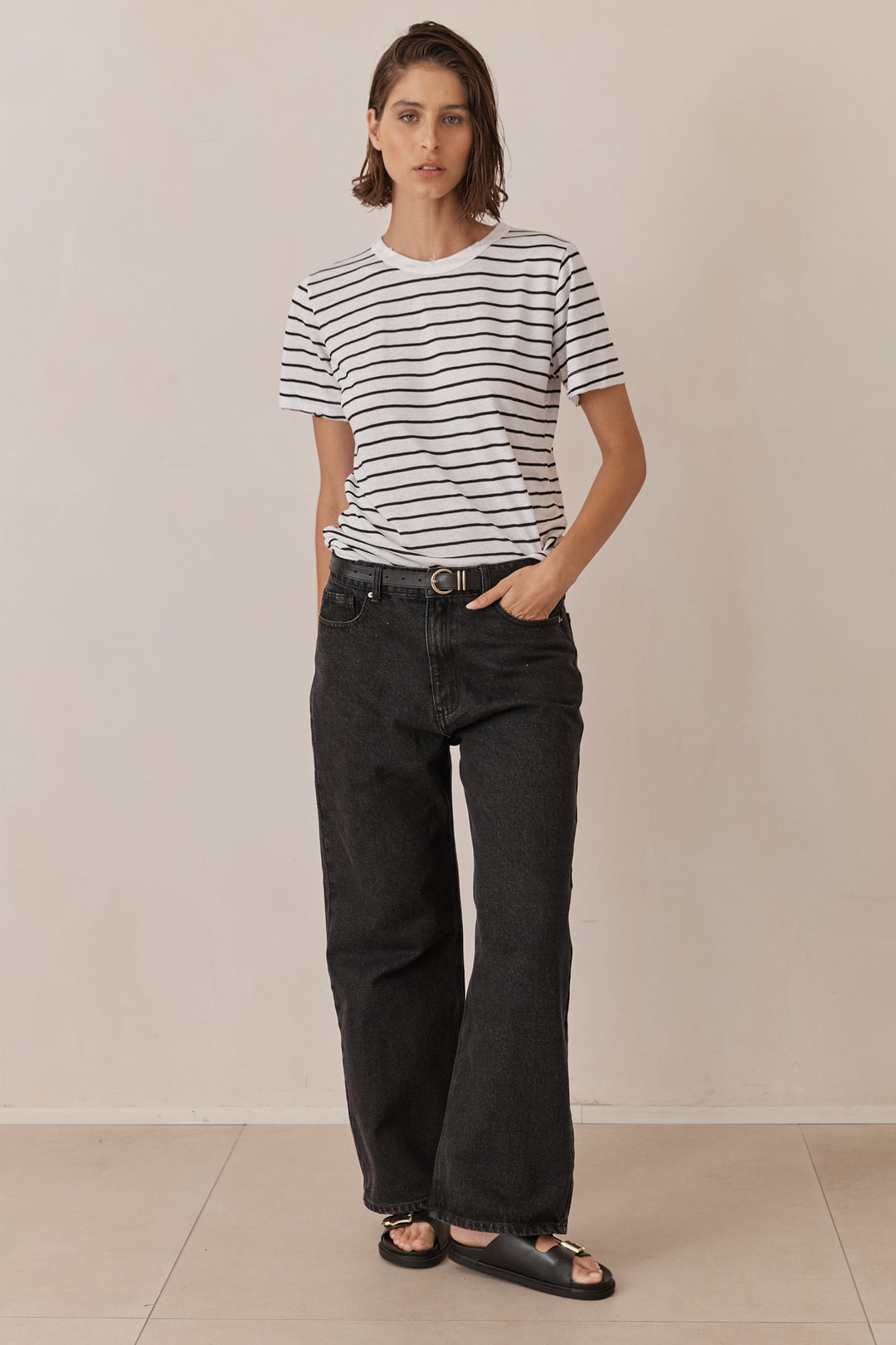 טי שירט סרינה סטרייפס צווארון ניקי | לבן/שחור