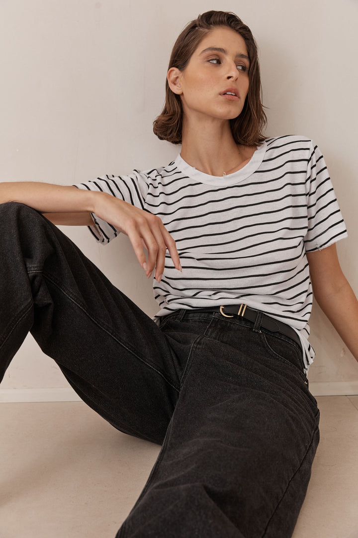 טי שירט סרינה סטרייפס צווארון ניקי | לבן/שחור
