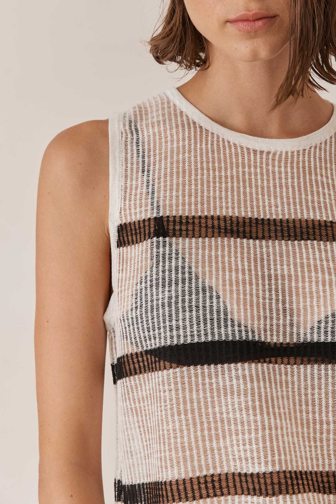 אפודת סריג שקפקפה מנדי סטרייפס | לבן/שחור