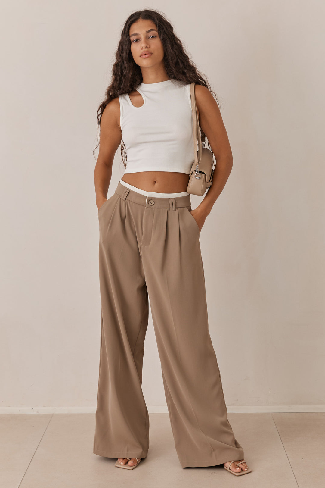 מכנסיים מחויטים אמסטרדם חגורה מובלטת | מוקה