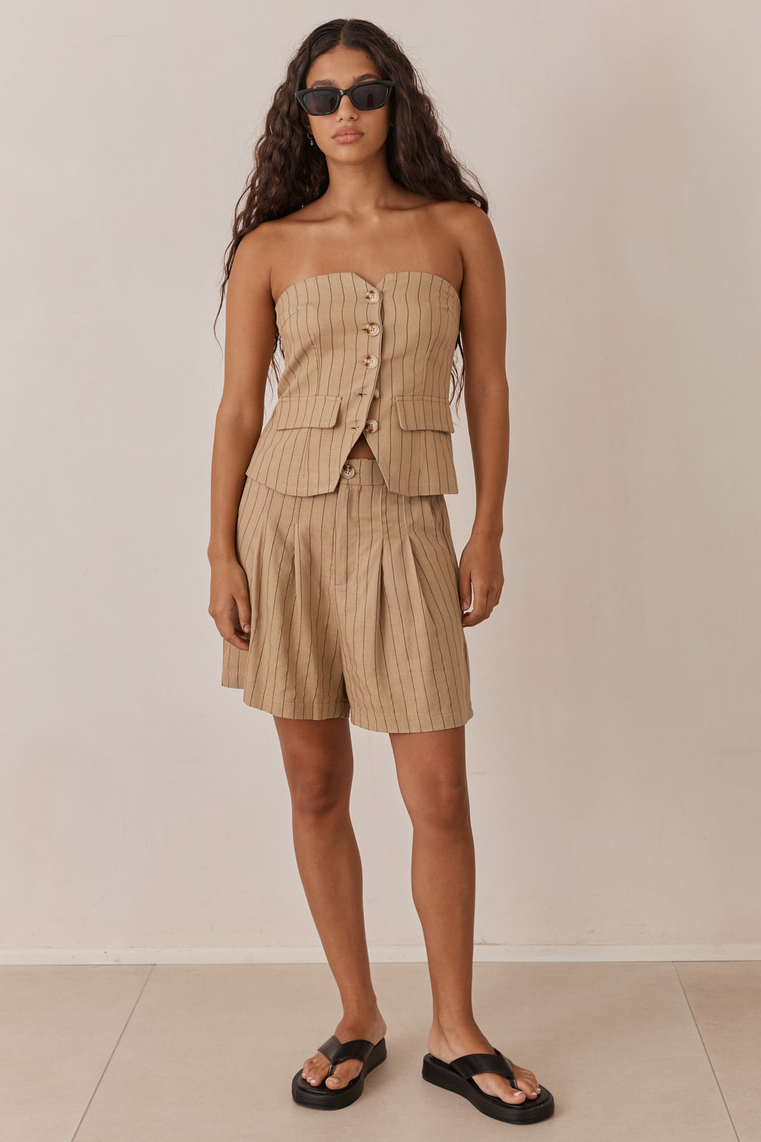 מחוך סטרפלס לוקא בשילוב כפתורים | בז'/שחור