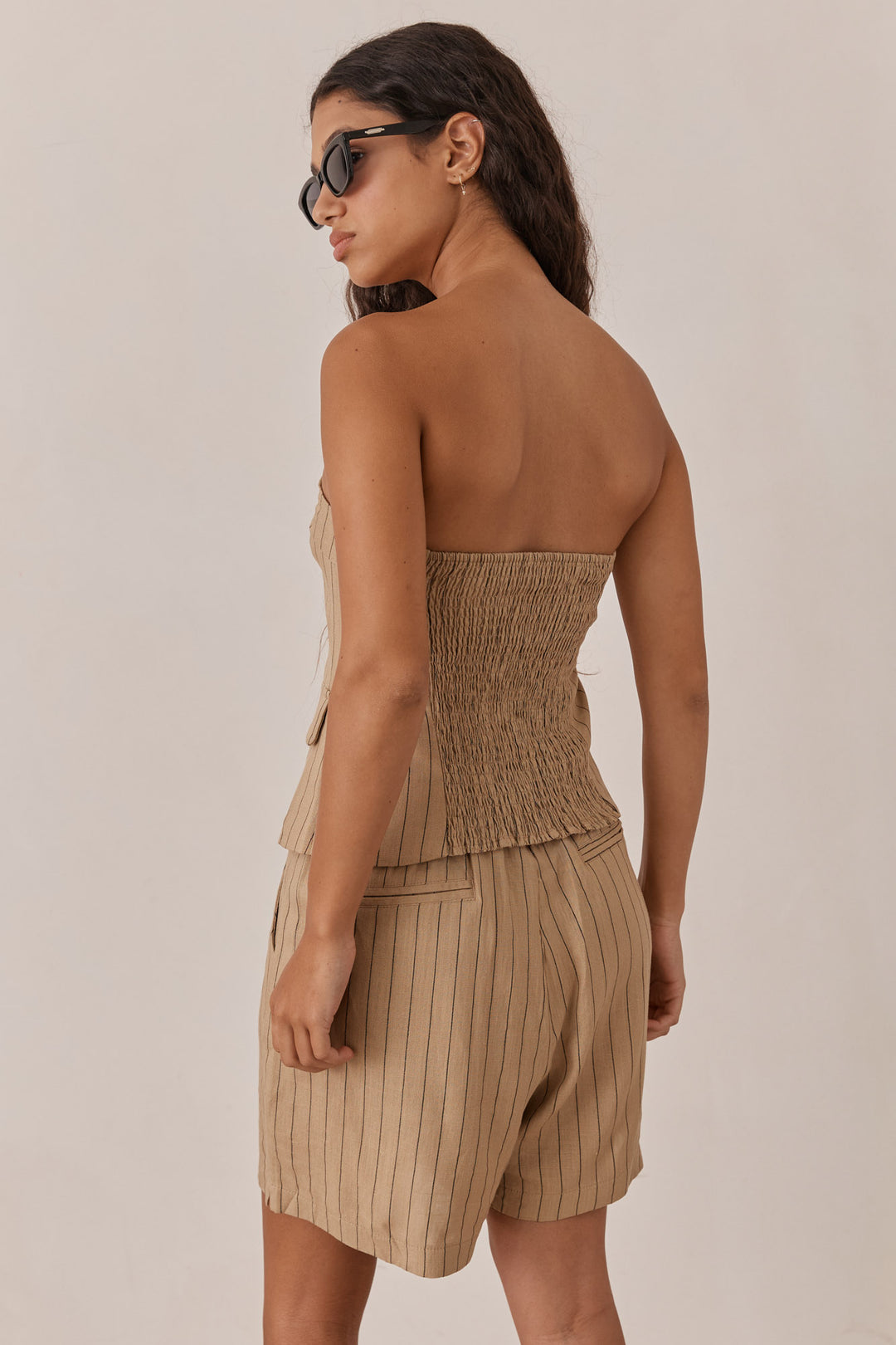 מחוך סטרפלס לוקא בשילוב כפתורים | בז'/שחור