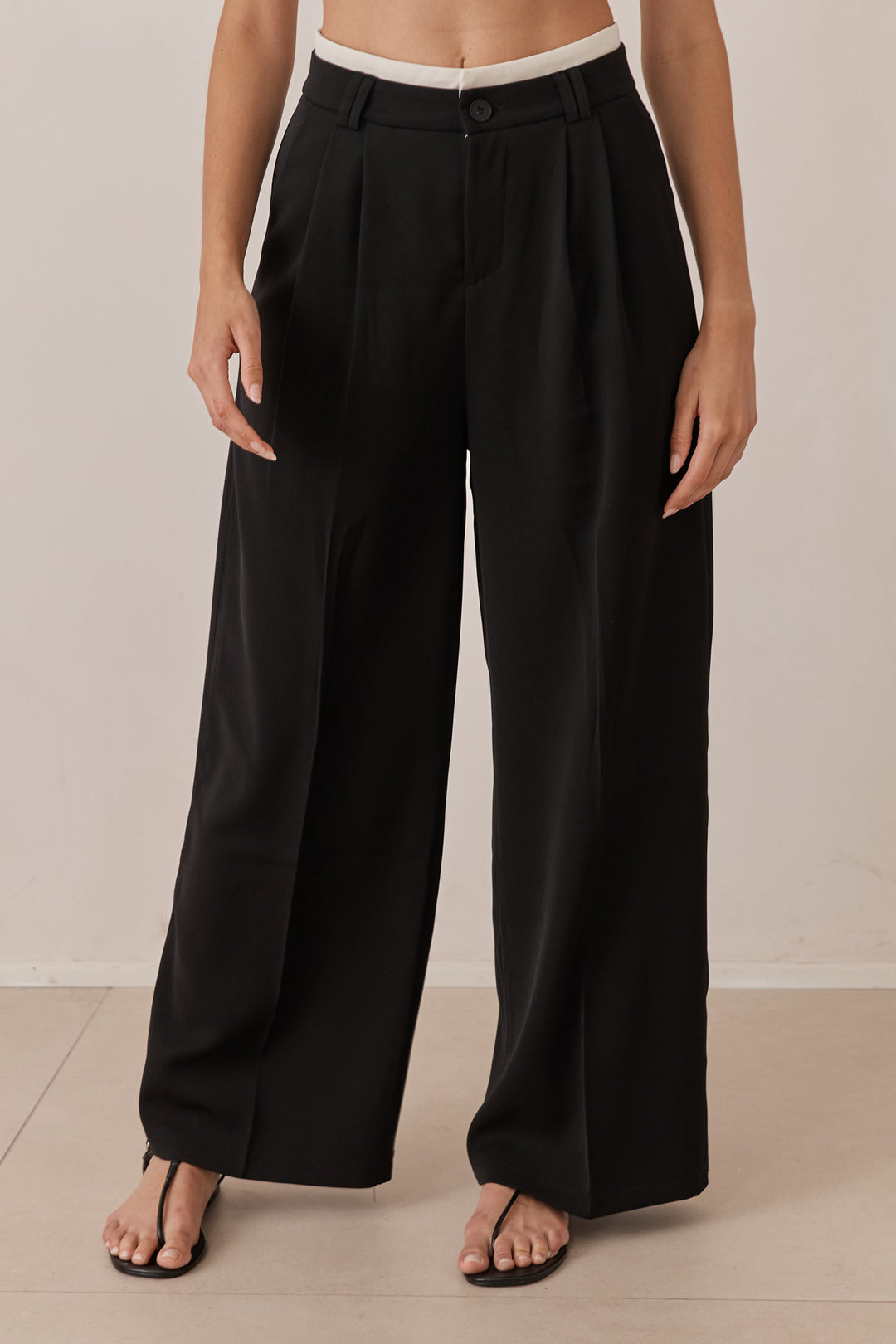 מכנסיים מחויטים אמסטרדם חגורה מובלטת | שחור