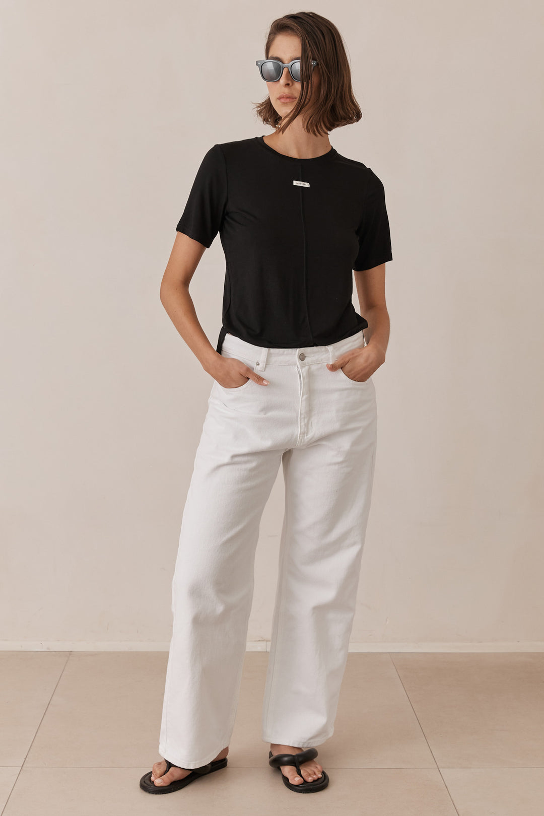 טי שירט אל שקפקפה בשילוב תווית לוגו | שחור