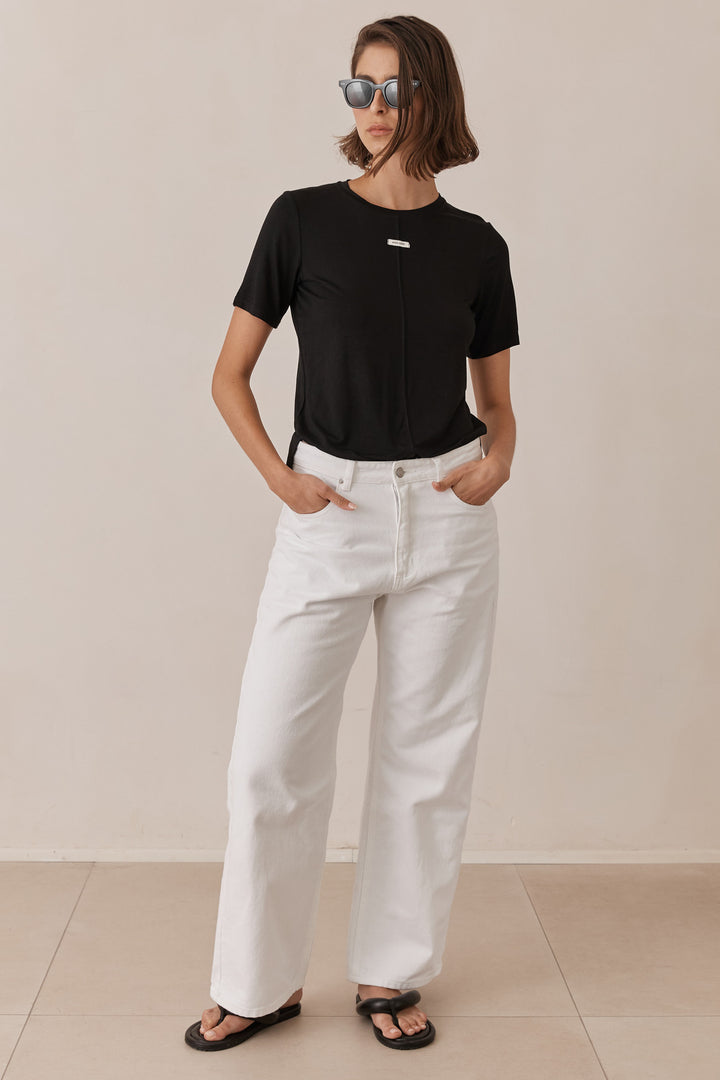 טי שירט אל שקפקפה בשילוב תווית לוגו | שחור