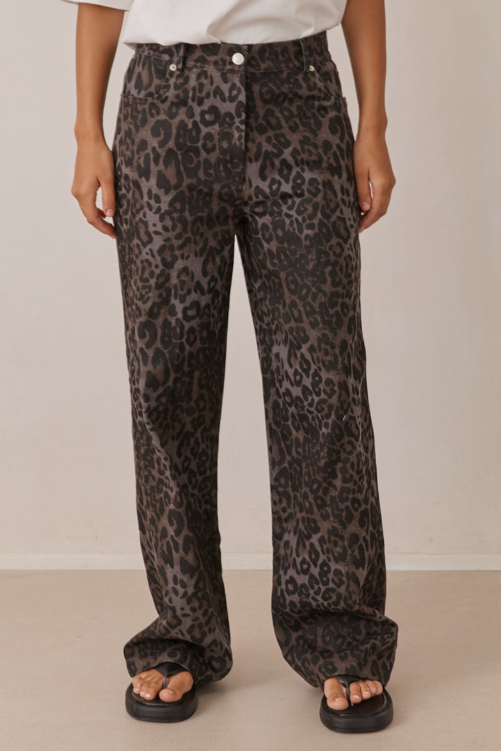 מכנסי דנים סקארלט בהדפס מנומר