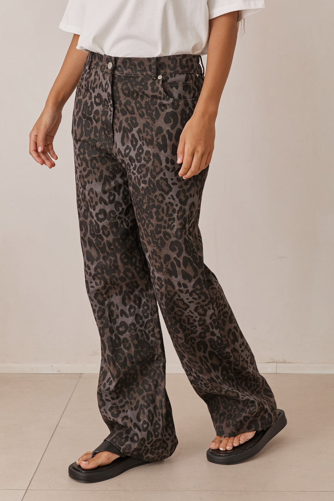 מכנסי דנים סקארלט בהדפס מנומר