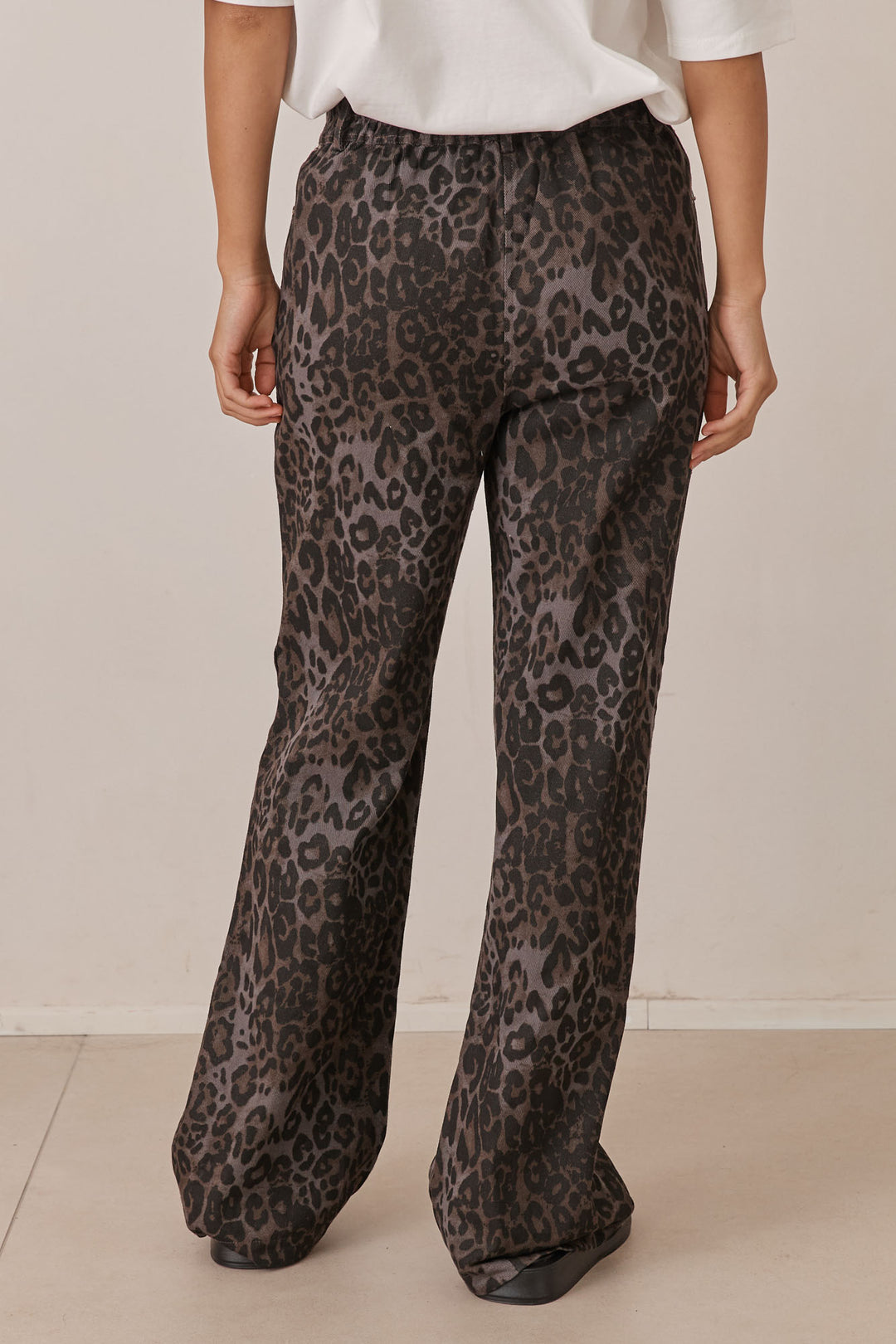 מכנסי דנים סקארלט בהדפס מנומר