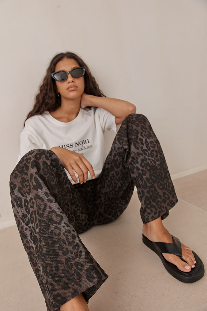 מכנסי דנים סקארלט בהדפס מנומר