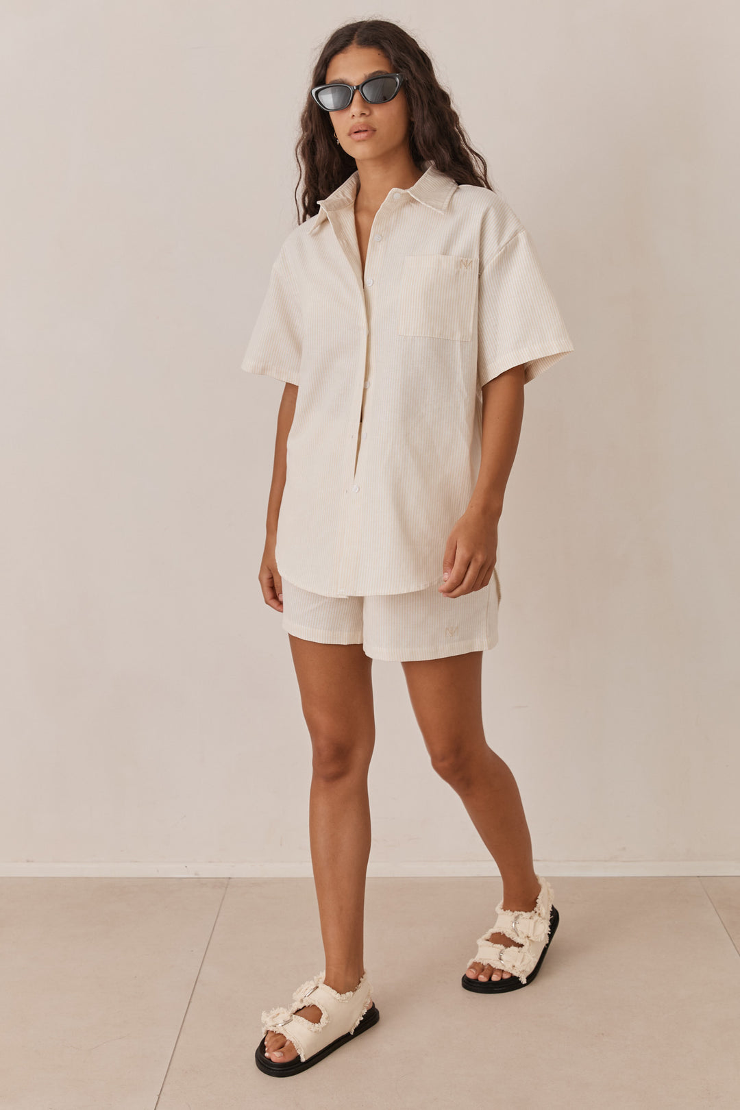 מכנסי אליסה סטרייפס קצרים | צהוב חמאה