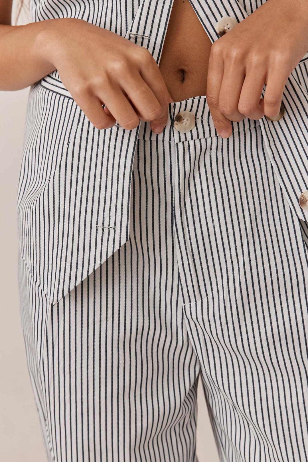 מכנסי מיאמי סטרייפס גזרה ישרה | לבן/כחול