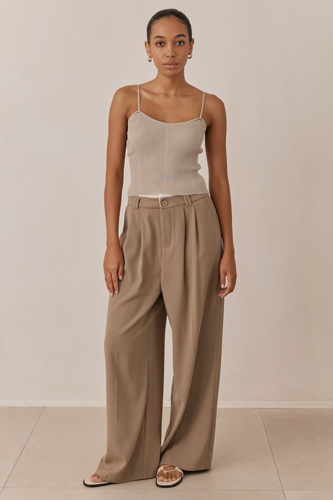 גופיית ריב קייסי כתפיות דקות | חום