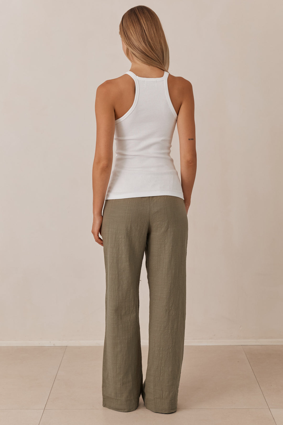 גופיית ריב ניס בשילוב פאץ' | לבן