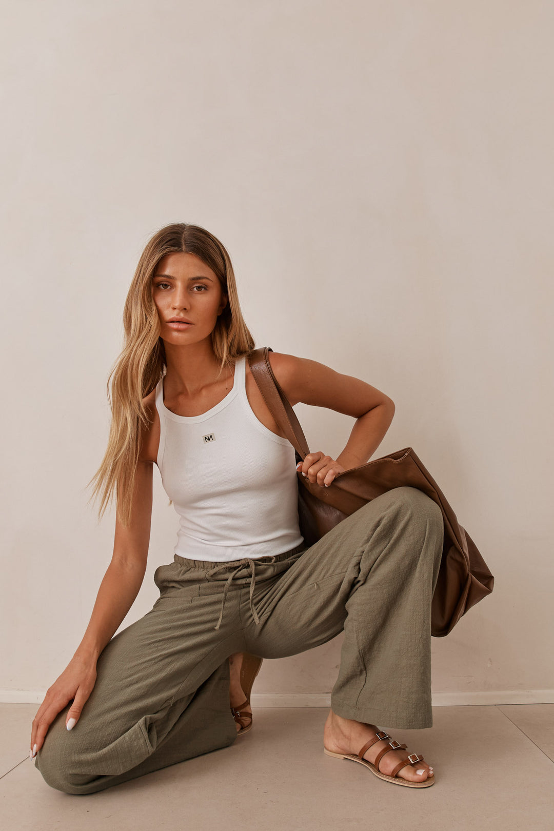 גופיית ריב ניס בשילוב פאץ' | לבן