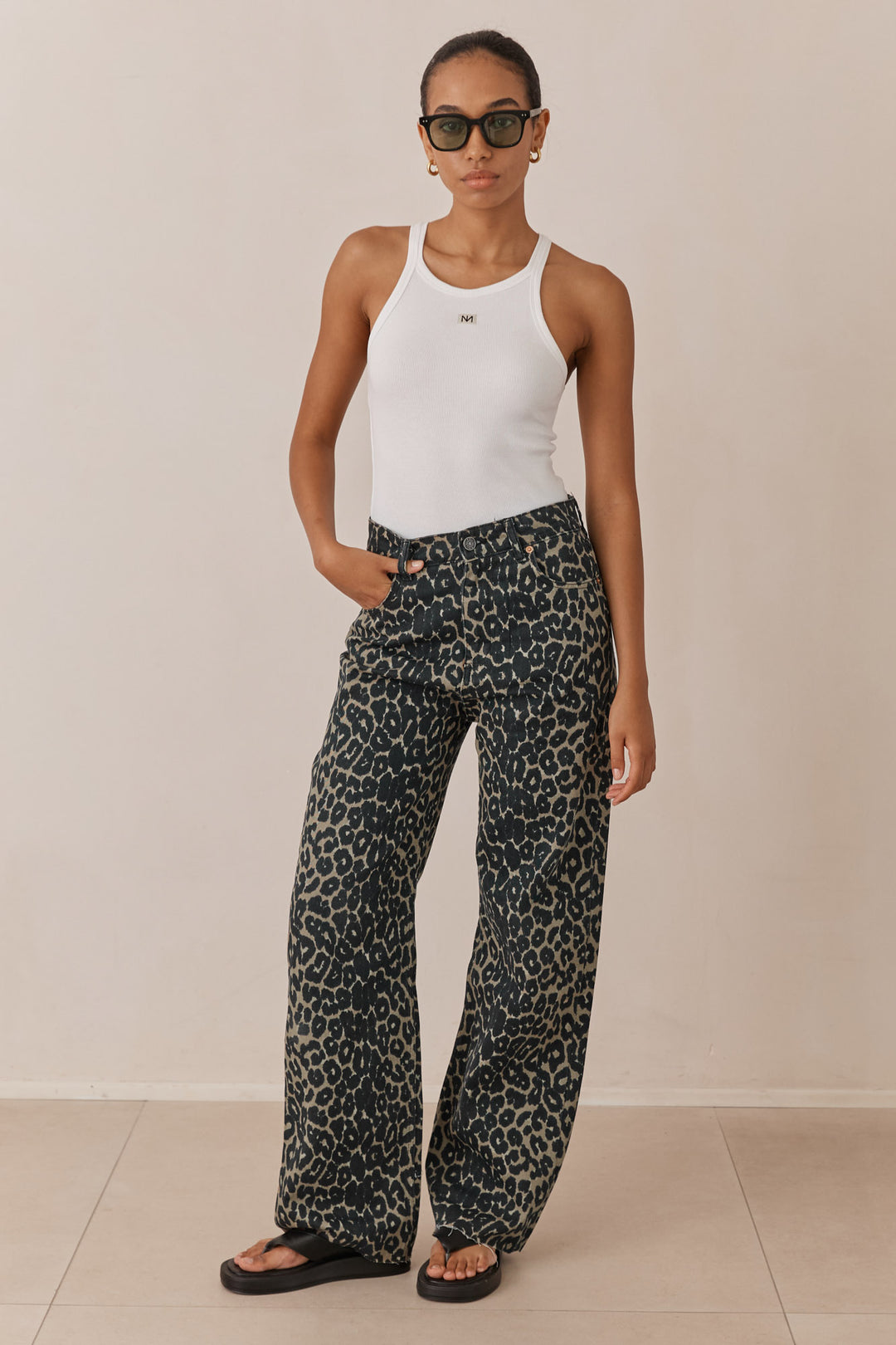 גופיית ריב ניס בשילוב פאץ' | לבן