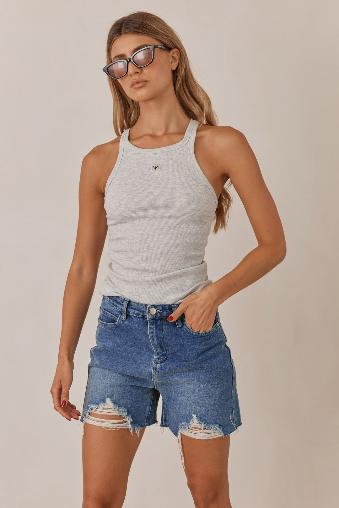 גופיית ריב ניס בשילוב פאץ' | אפור