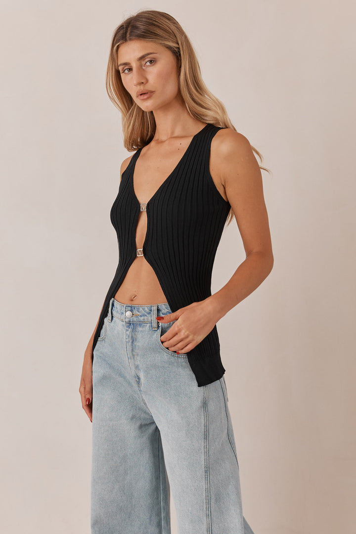 גופיית סריג מיקה אבזמי לוגו | שחור