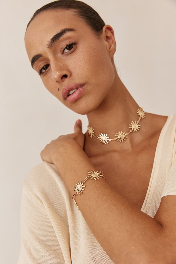 מארז שרשרת תליונים וצמיד סאן מוזהבים | זהב