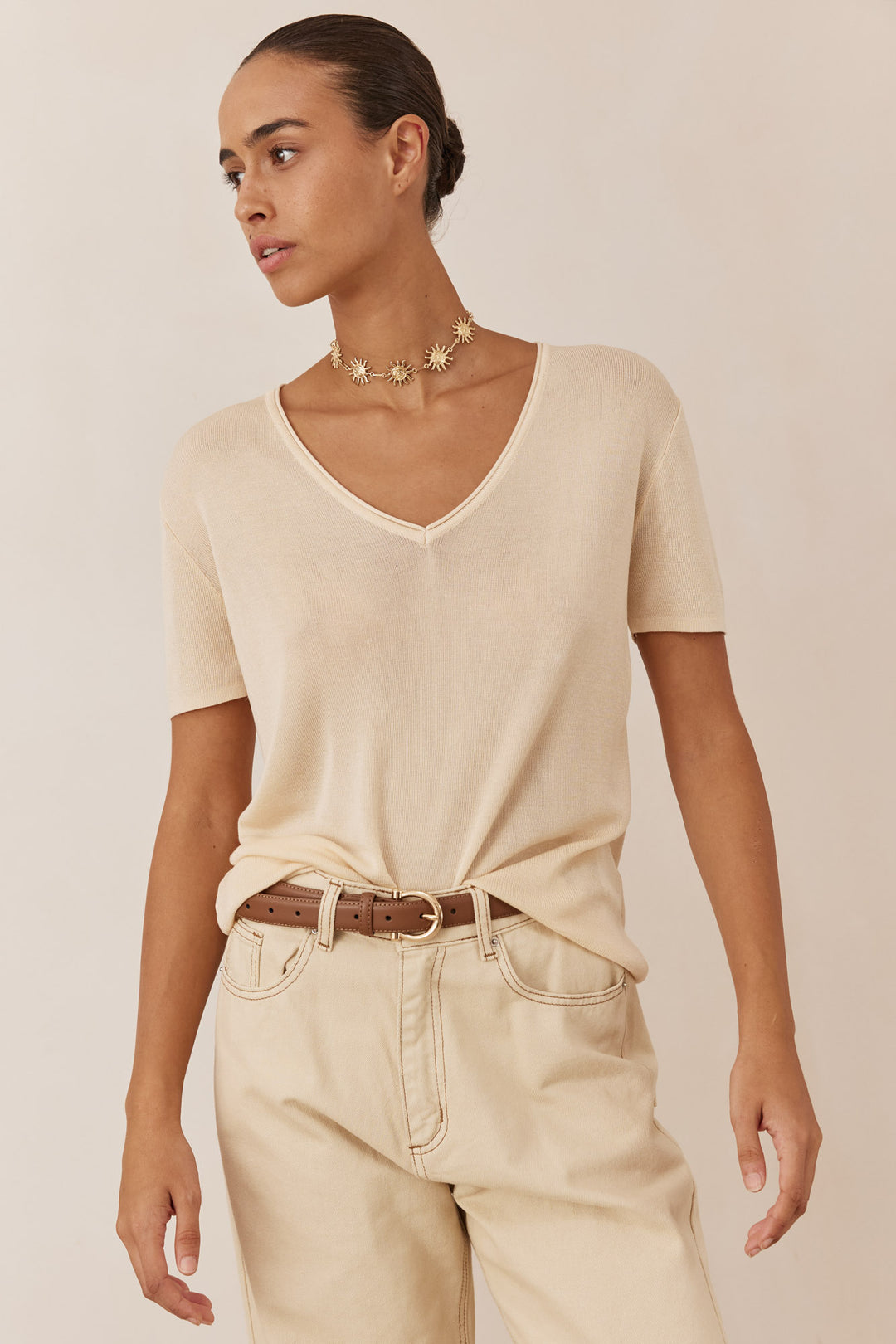 חולצת סריג דק אוריאנה מחשוף וי | בז'