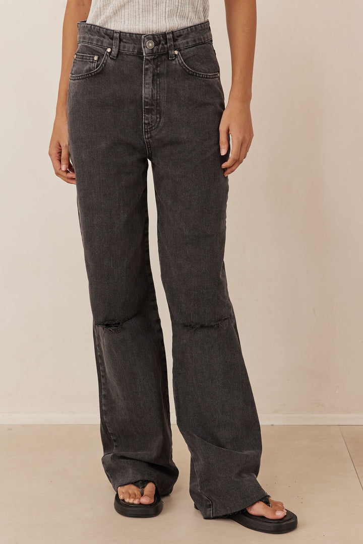 מכנסי ג'ינס טובי קרעים | שחור