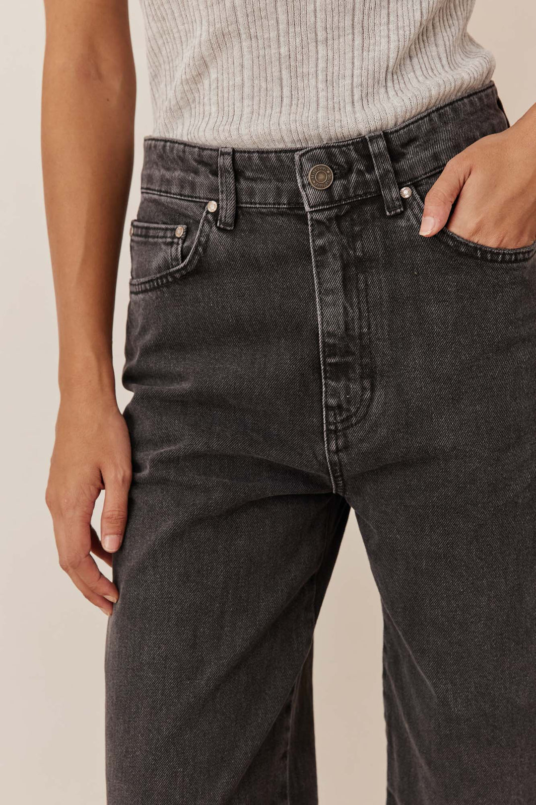 מכנסי ג'ינס טובי קרעים | שחור