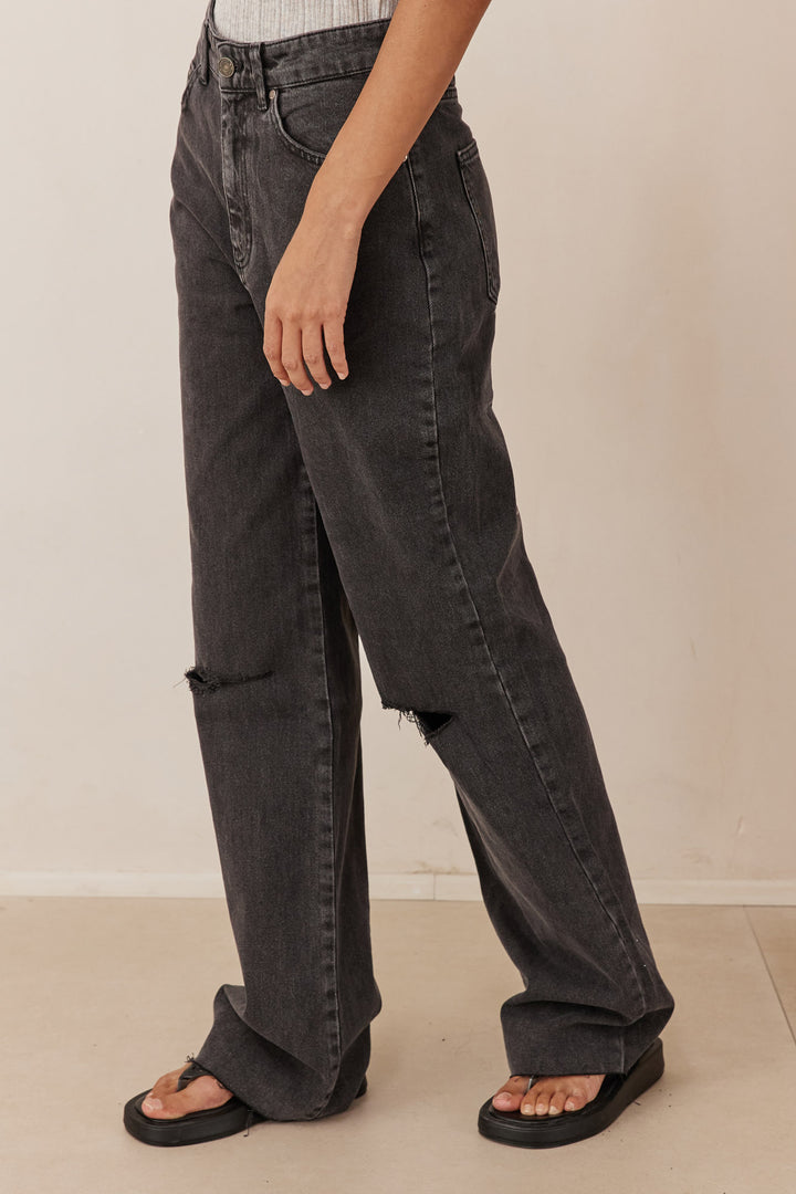 מכנסי ג'ינס טובי קרעים | שחור