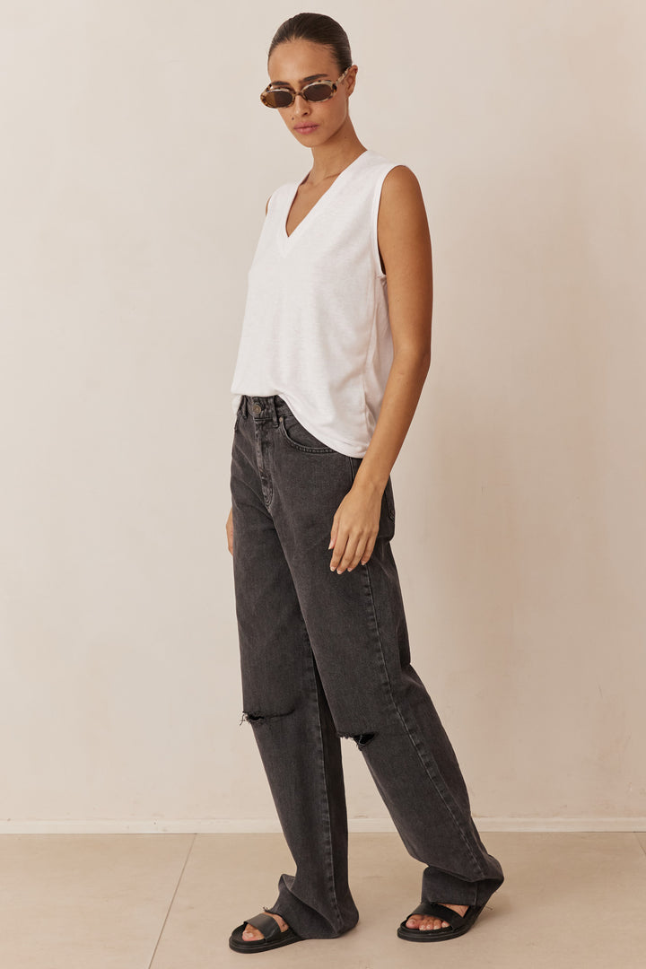 חולצת וי פאלו ללא שרוול | לבן