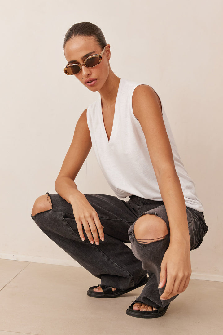 חולצת וי פאלו ללא שרוול | לבן