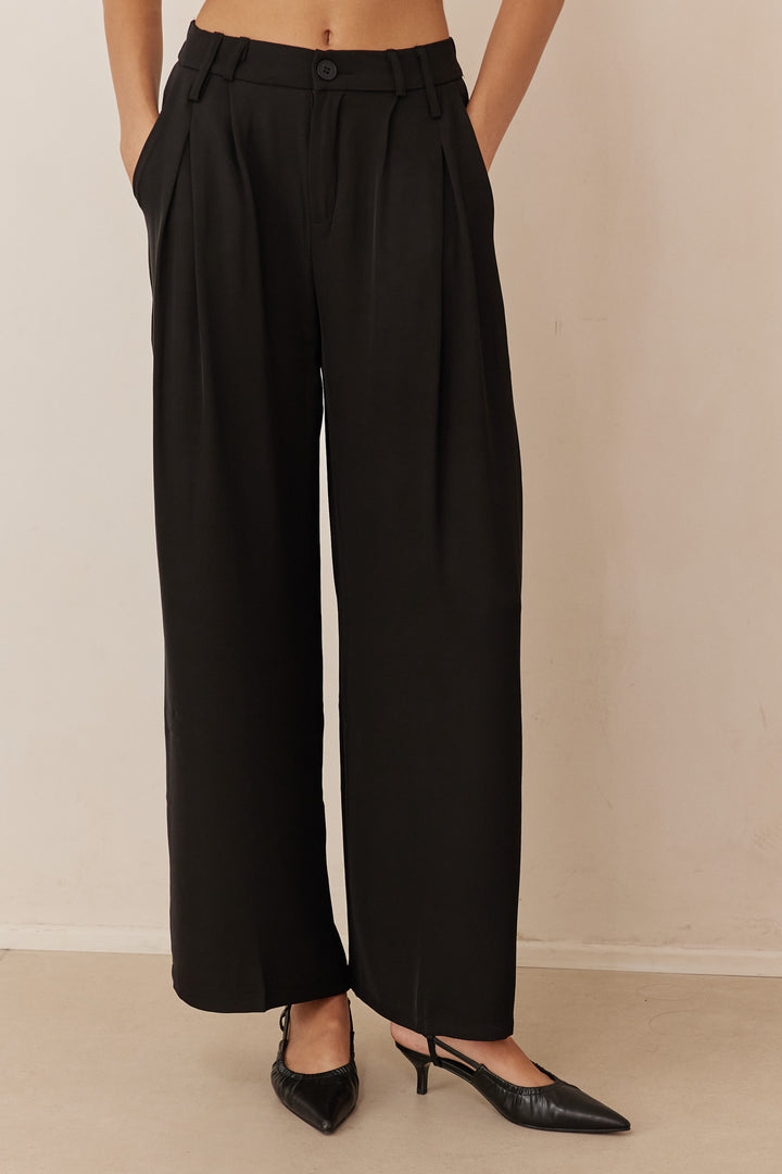 מכנסיים מחויטים ליר גזרה רחבה | שחור