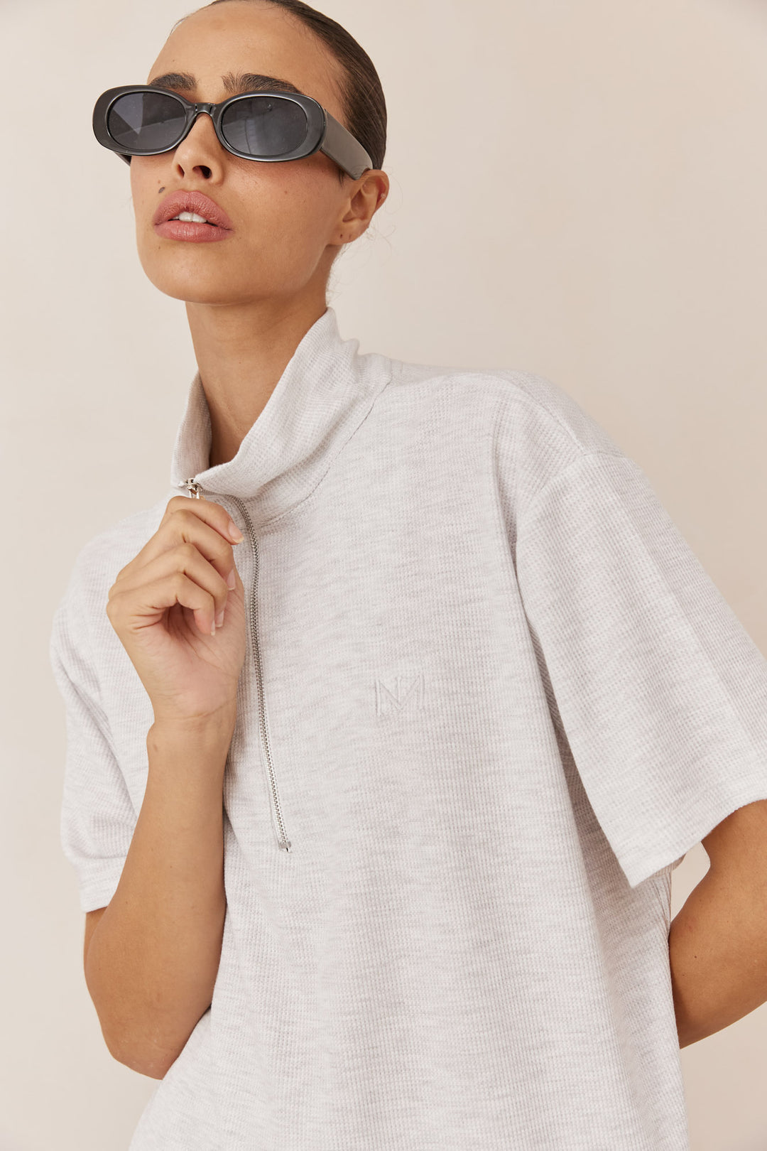 חולצת ג'סטין בד וופל בשילוב רוכסן | אפור בהיר