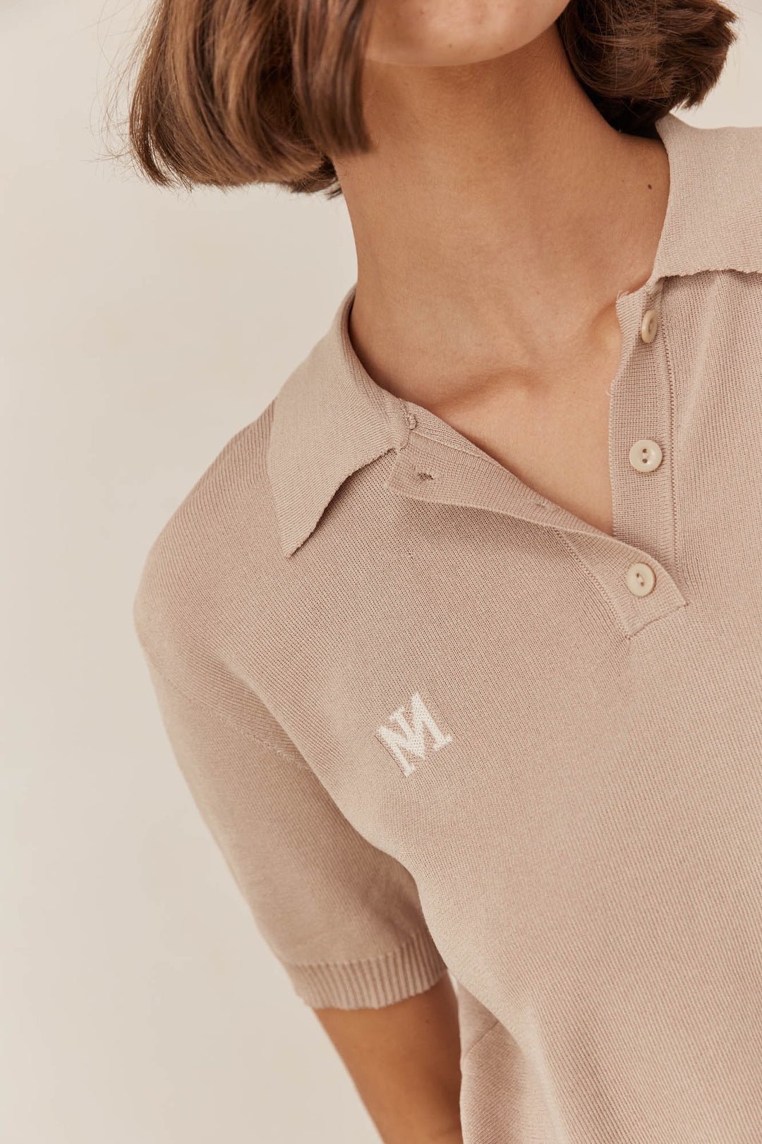 חולצת פולו אנדריאה סריג דק | מוקה