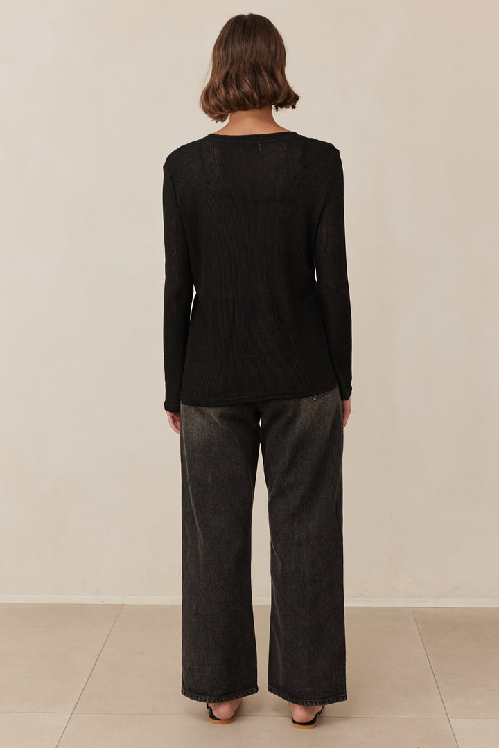 חולצת אמבר שקפקפה בשילוב שסע צידי | שחור