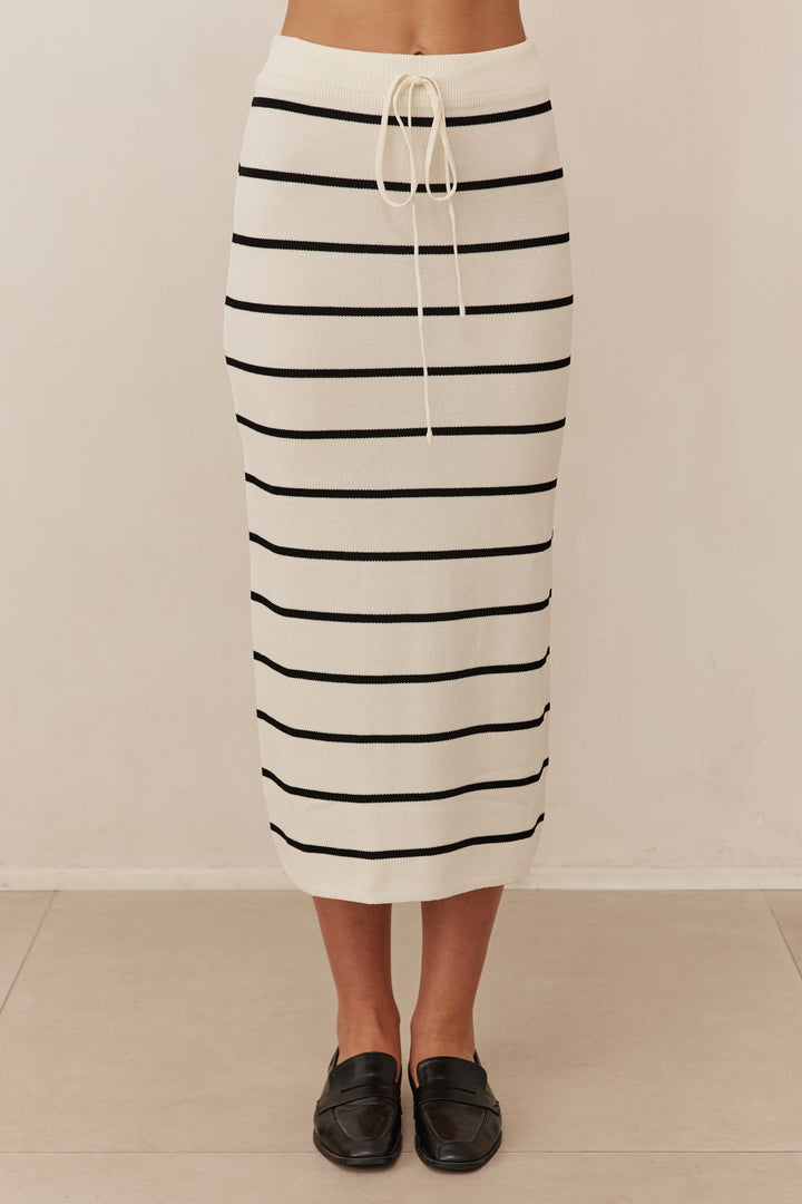 חצאית סריג מידי הילארי סטרייפס | קרם/שחור