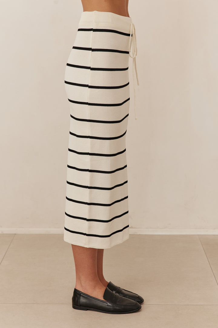 חצאית סריג מידי הילארי סטרייפס | קרם/שחור