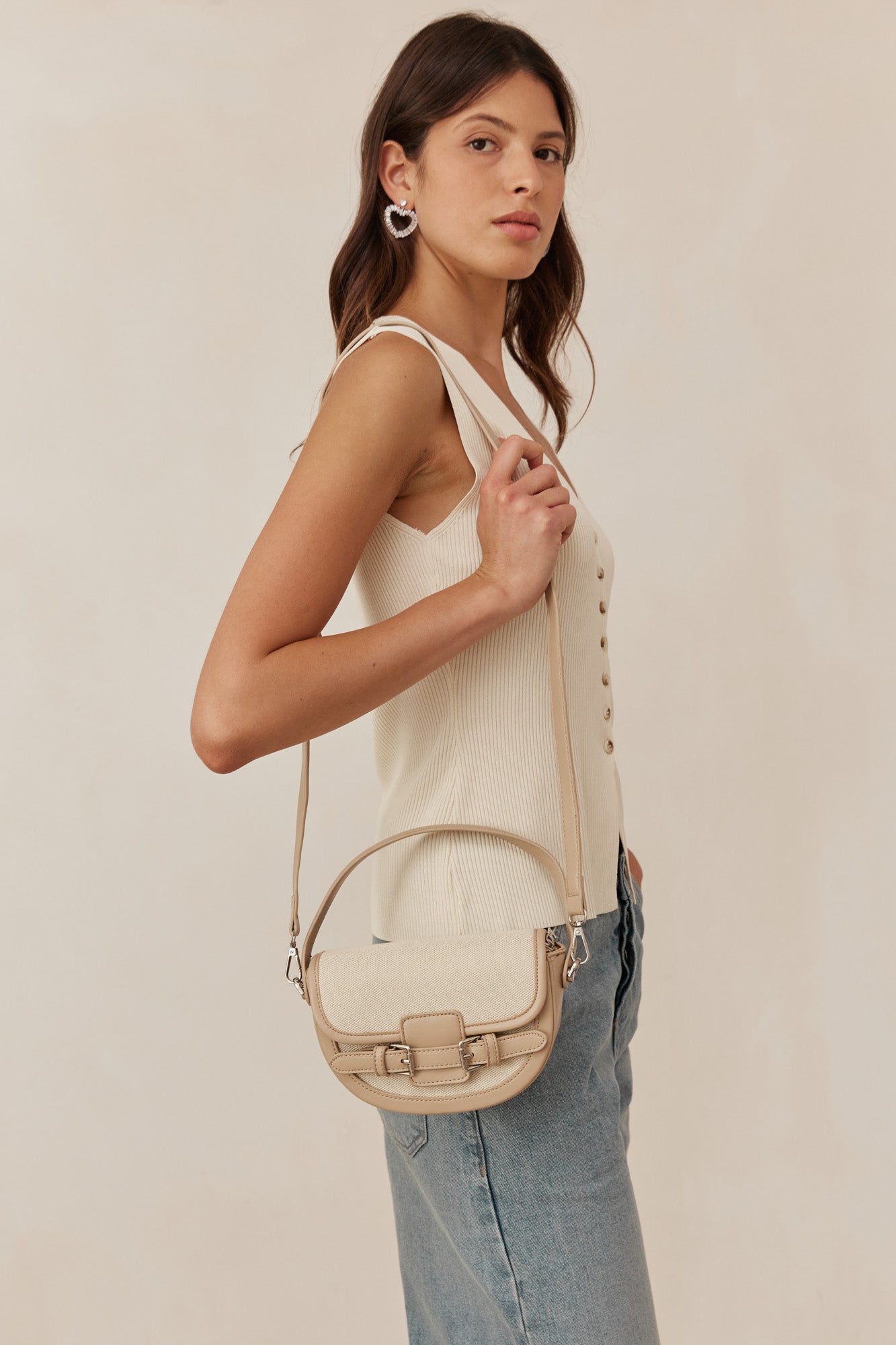 תיק יד אריאה בגימור דמוי עור | בז'/שמנת