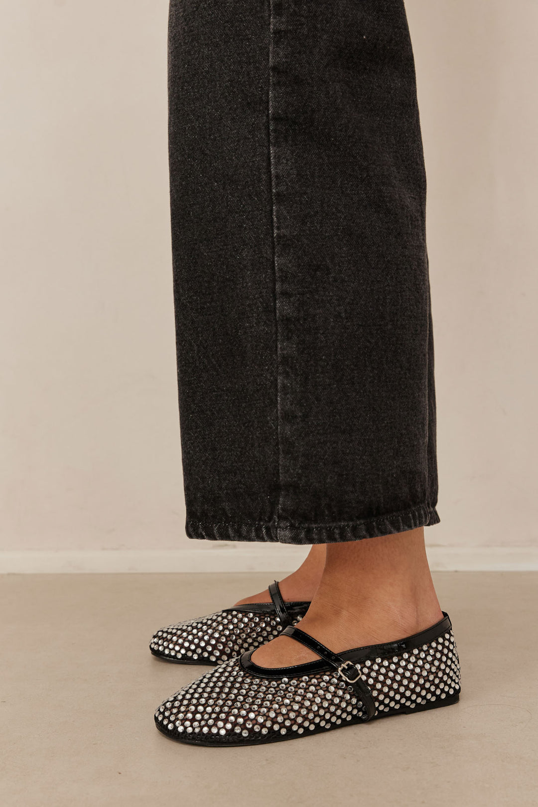 נעלי בובה סלינה בשילוב אבנים | שחור