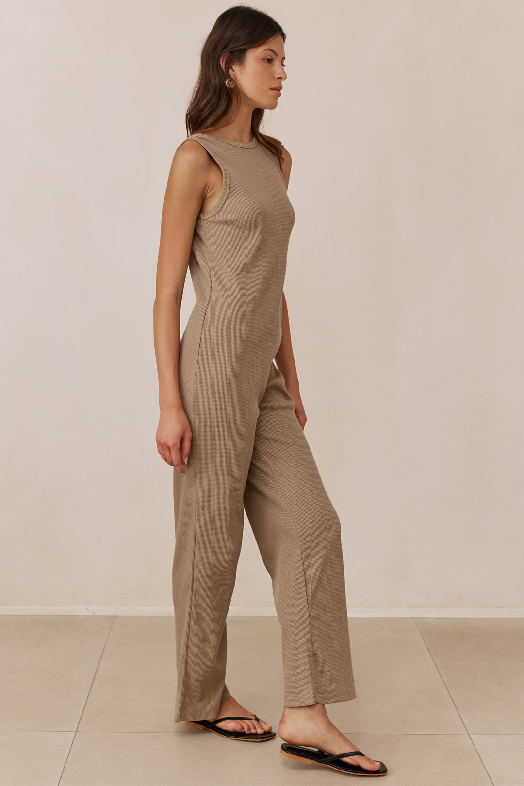 אוברול שר בד וופל מחשוף גב | מוקה