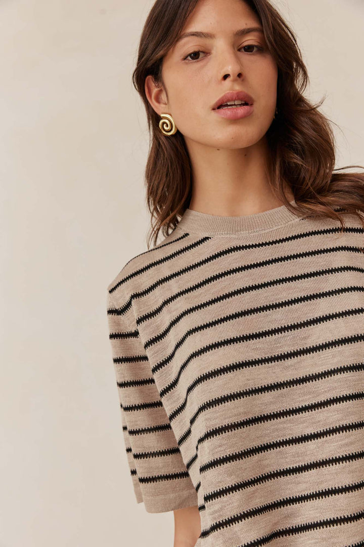 חולצת סריג דיאן סטרייפס שרוול קצר | בז'/שחור