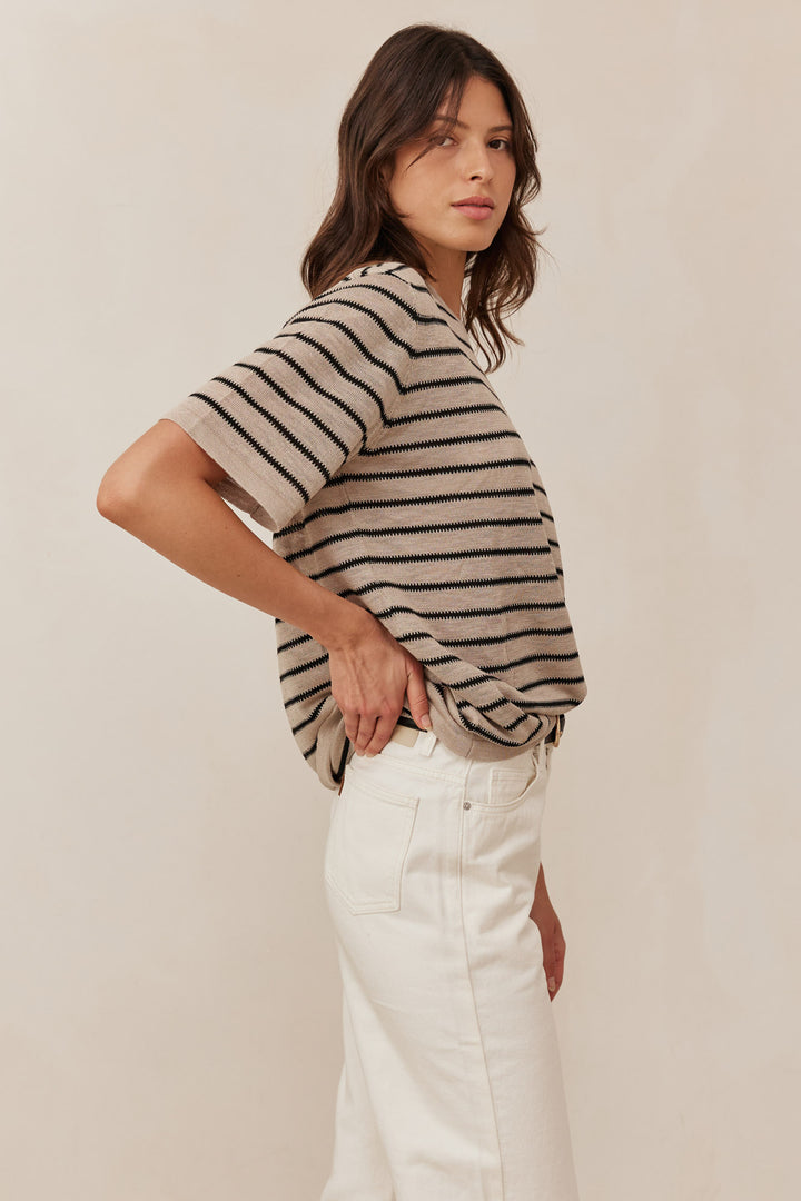 חולצת סריג דיאן סטרייפס שרוול קצר | בז'/שחור