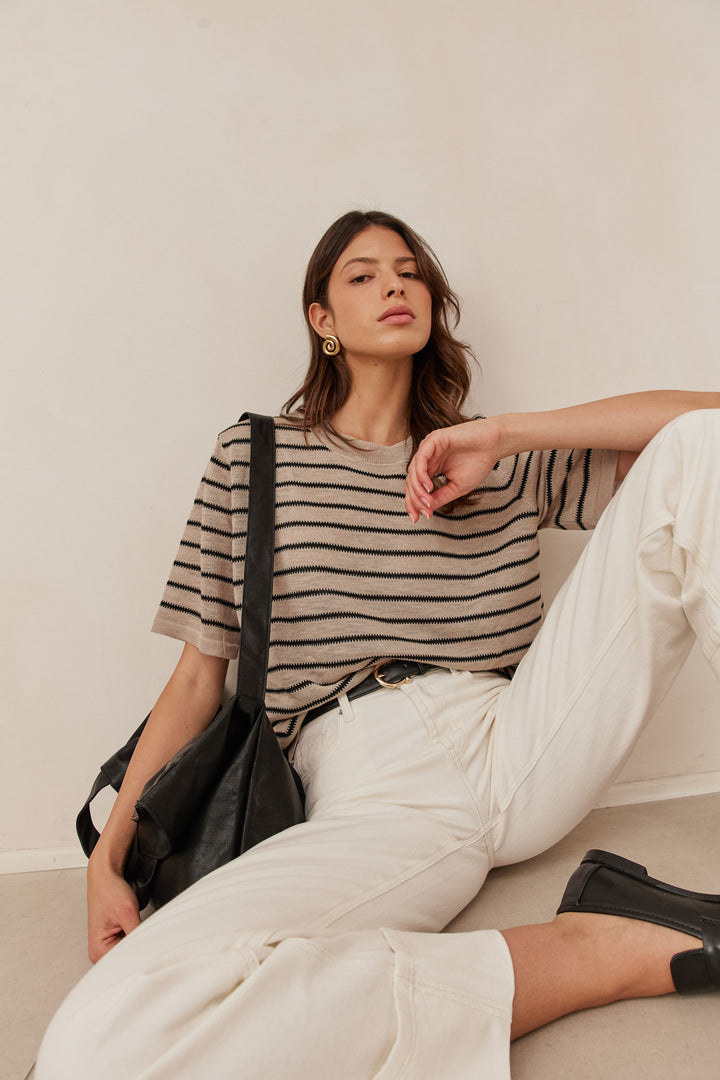 חולצת סריג דיאן סטרייפס שרוול קצר | בז'/שחור