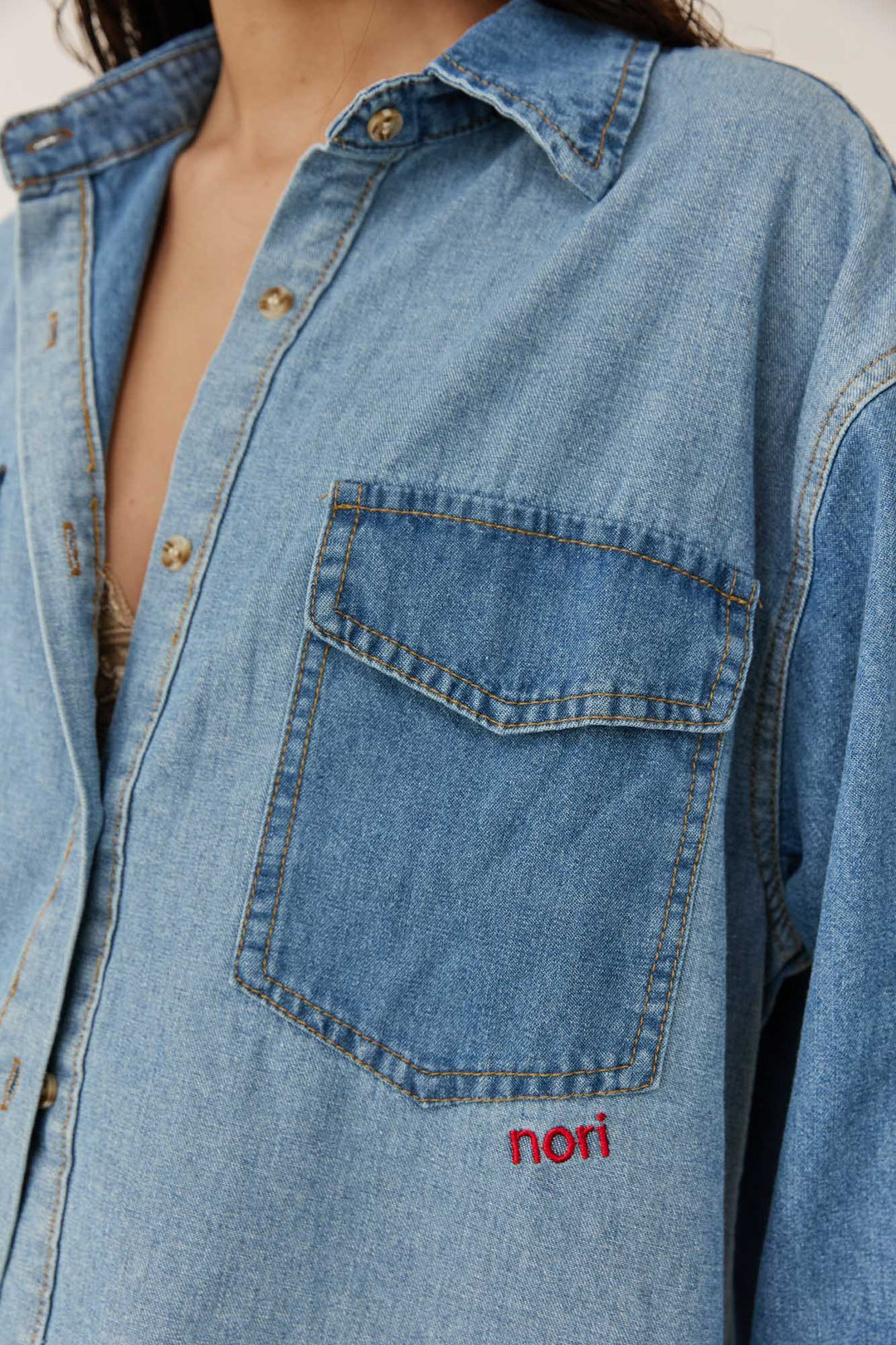 חולצת דנים דיאן רקמת לוגו | ג'ינס