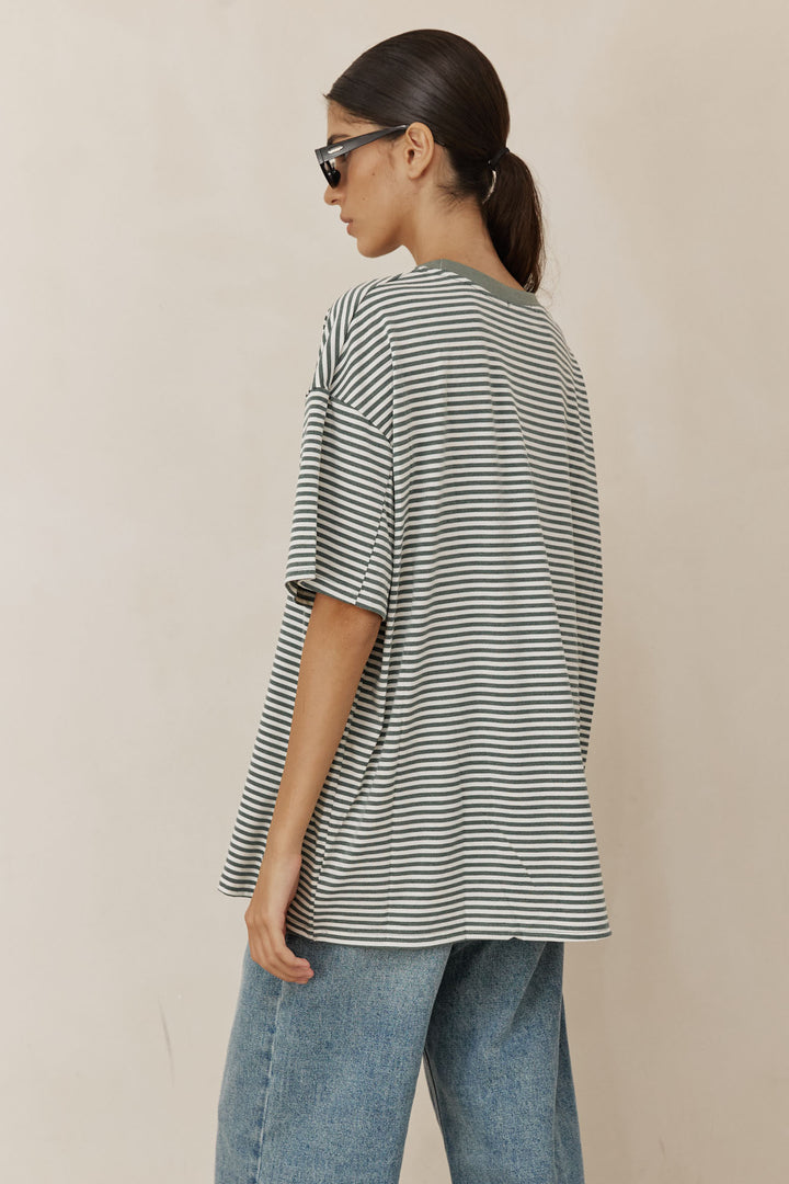 טי שירט אתנה סטרייפס גזרת אוברסייז | ירוק/לבן