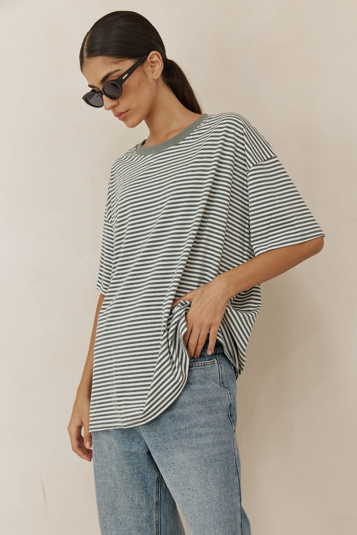 טי שירט אתנה סטרייפס גזרת אוברסייז | ירוק/לבן