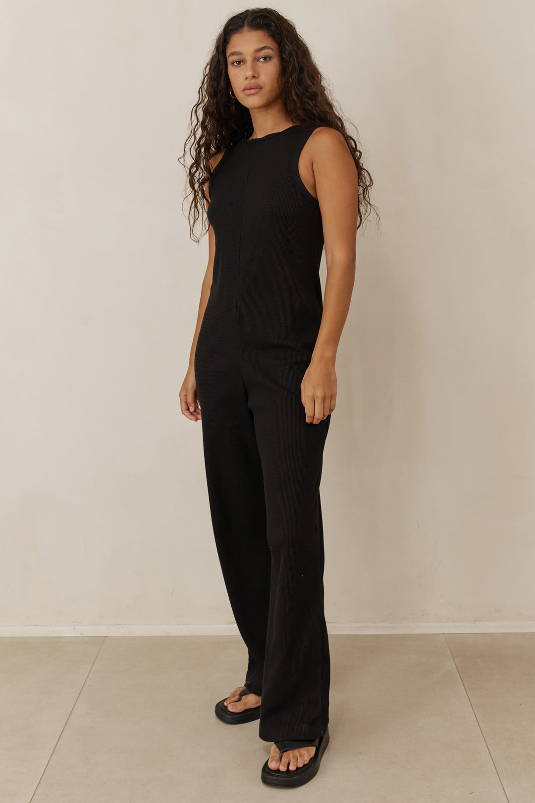 אוברול שר בד וופל מחשוף גב | שחור