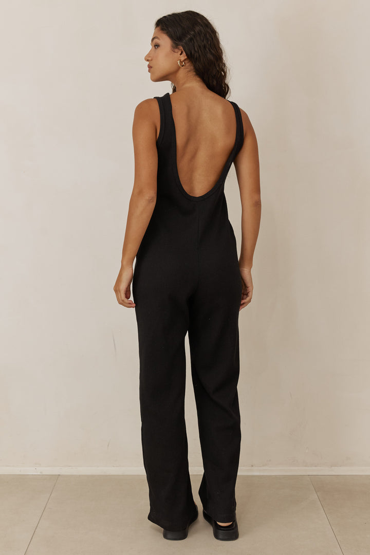 אוברול שר בד וופל מחשוף גב | שחור