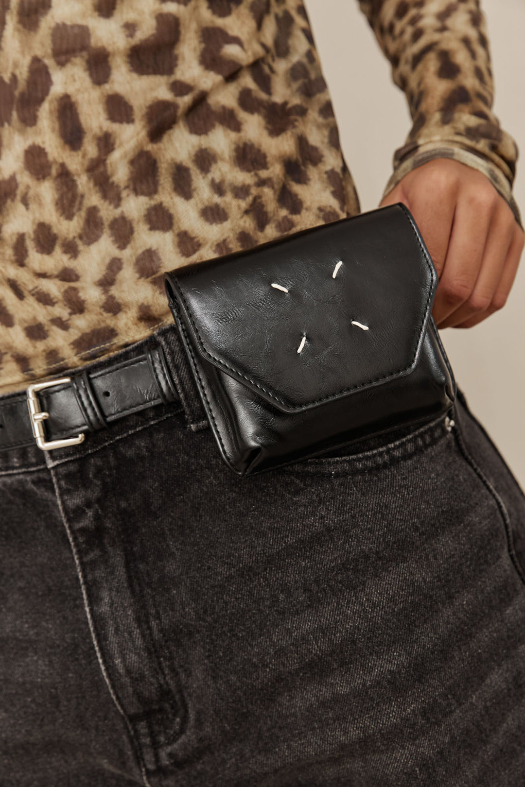 חגורת דמוי עור דיוויד בשילוב פאוץ' | שחור