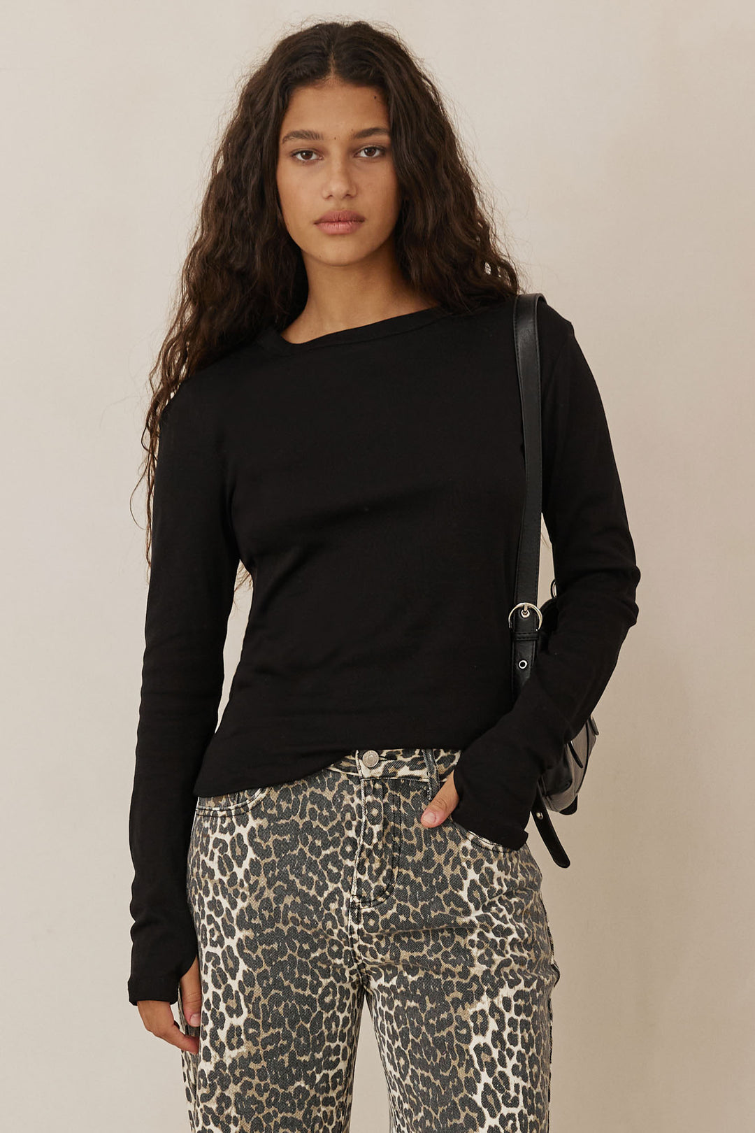 חולצת בייסיק לני שרוול כפפה | שחור