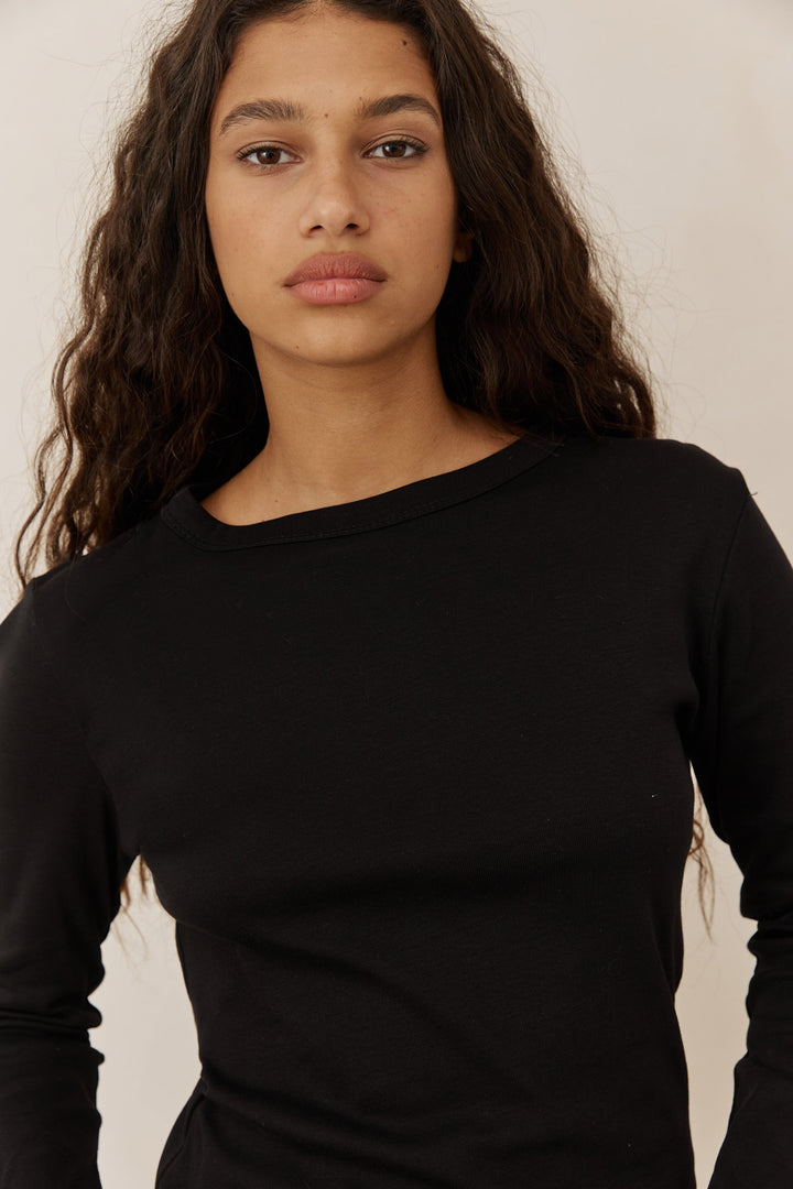 חולצת בייסיק לני שרוול כפפה | שחור