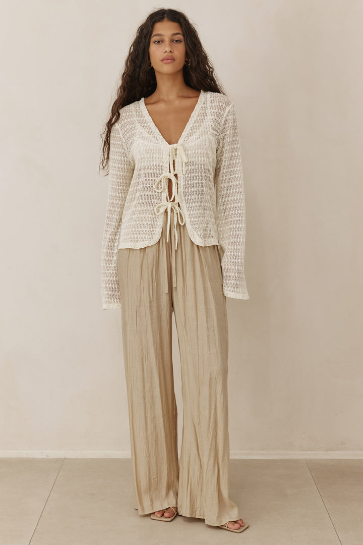 עליונית מחוררת גאיה בשילוב קשירות | שמנת