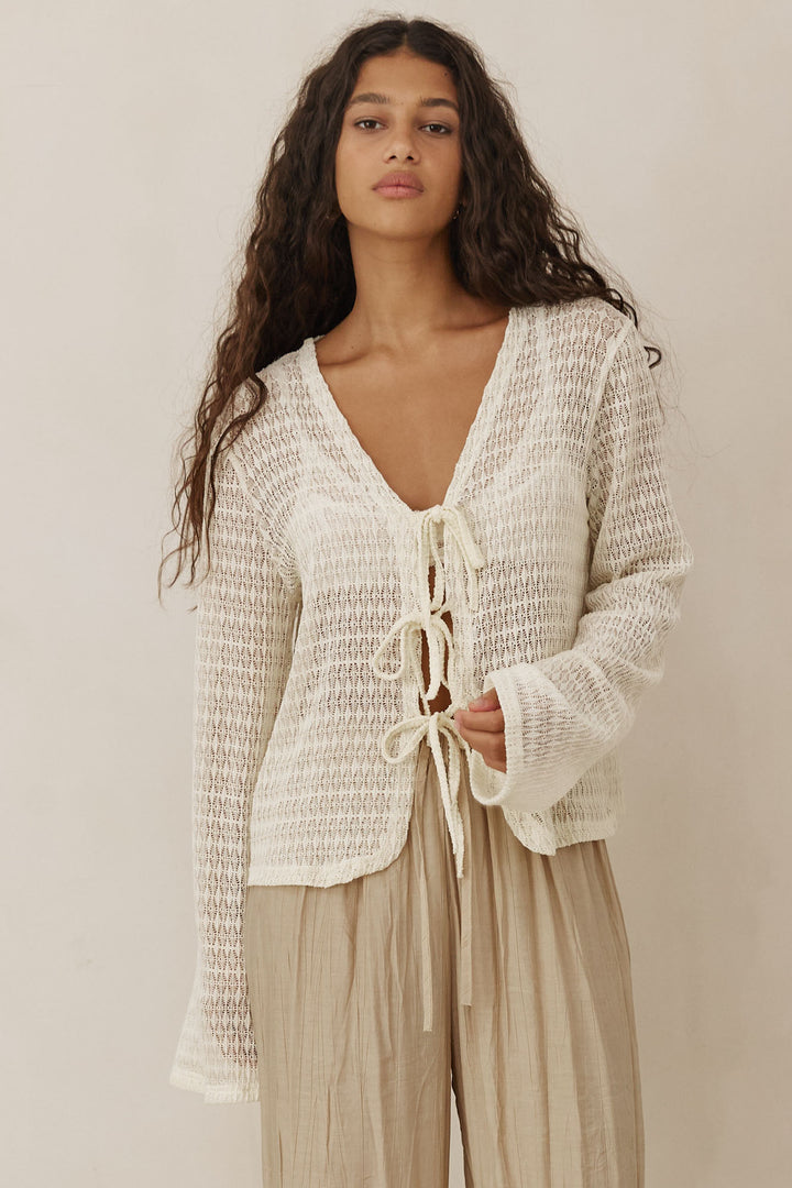 עליונית מחוררת גאיה בשילוב קשירות | שמנת